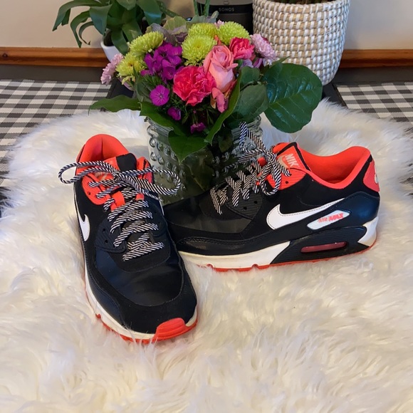 Nike Shoes - ‼️flash sale today 2/1/22‼️Nike airmax